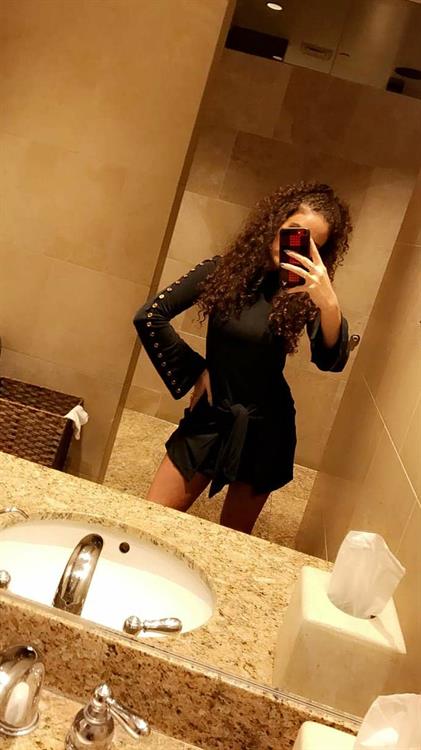 Madison Pettis taking a selfie