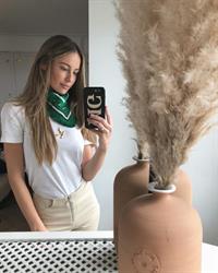 Mathilde Gøhler taking a selfie