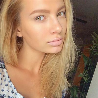 Jessie Keener taking a selfie