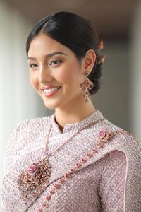 Nicolene Pichapa Limsnukan