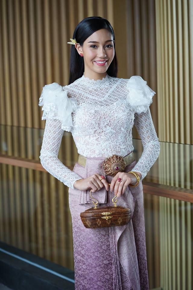 Nicolene Pichapa Limsnukan Pictures Nicolene Pichapa Limsnukan