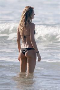 Gisele Bündchen in a bikini - ass