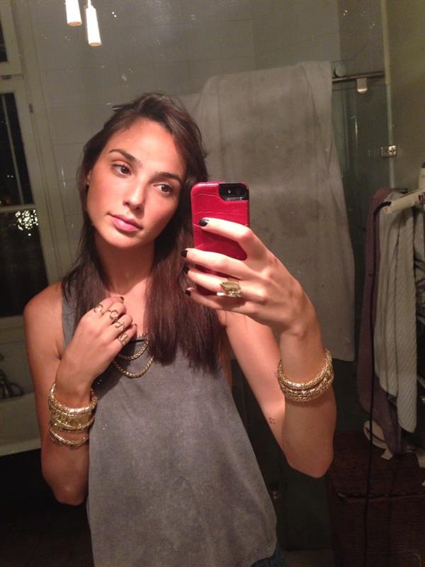 Gal Gadot taking a selfie