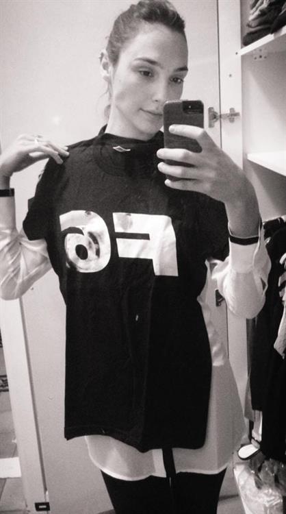 Gal Gadot taking a selfie