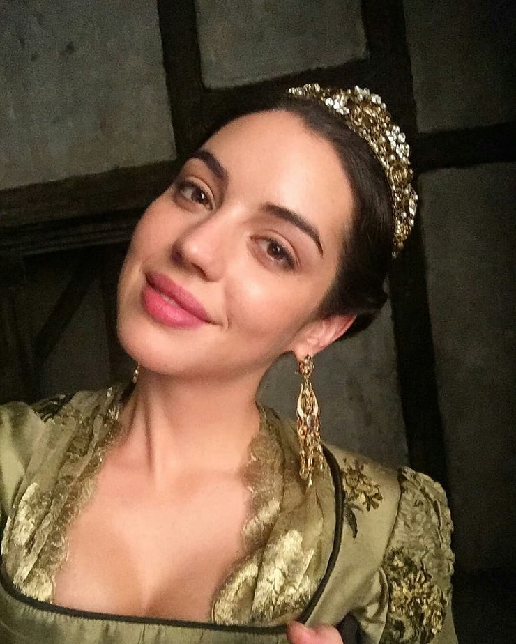 Adelaide Kane Pics