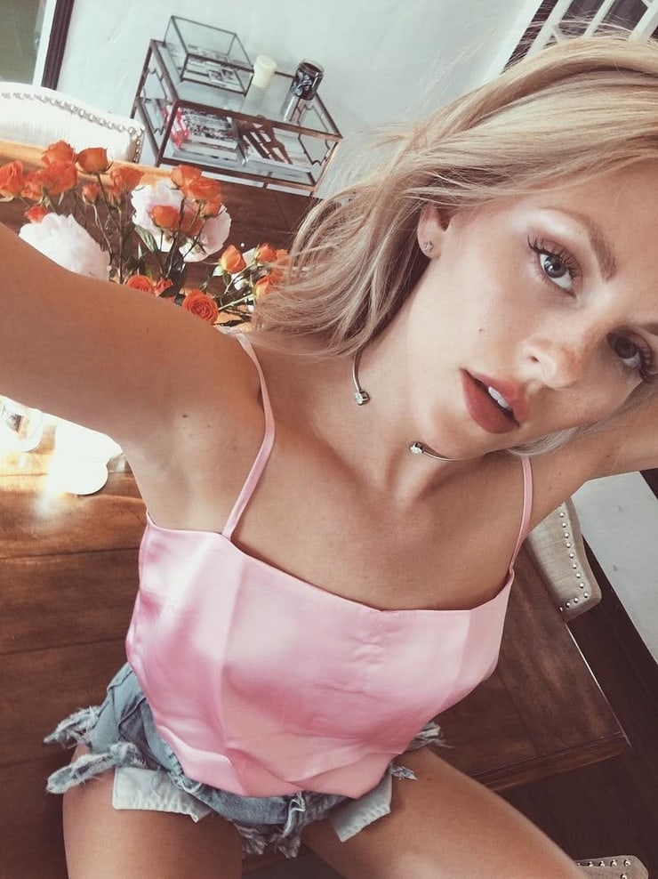 Shea Marie taking a selfie