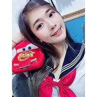 vivian19941008 taking a selfie