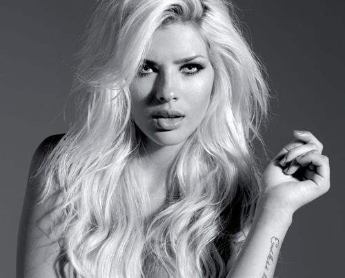 María Eugenia Suárez