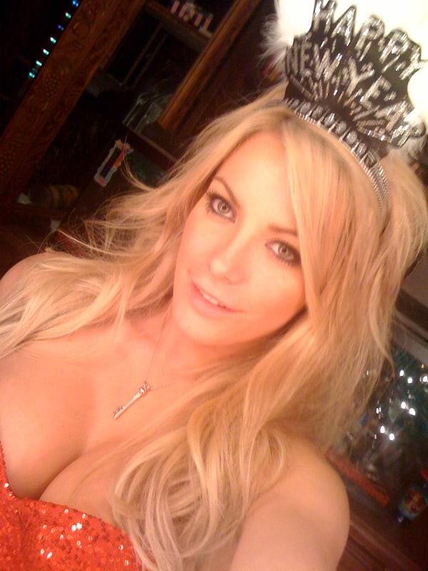 Crystal Harris taking a selfie