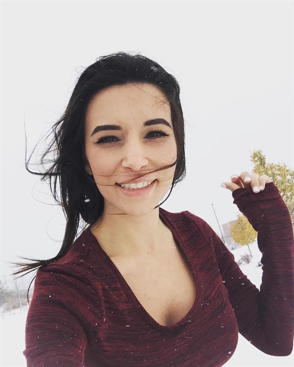 Alinity Divine taking a selfie