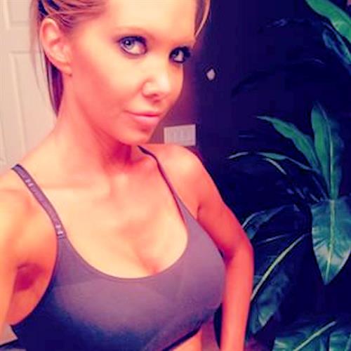 Rachel Lynn taking a selfie