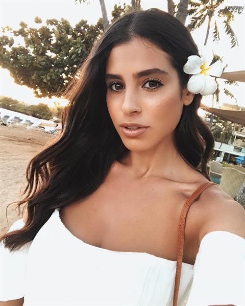 Nicole Isaacs taking a selfie