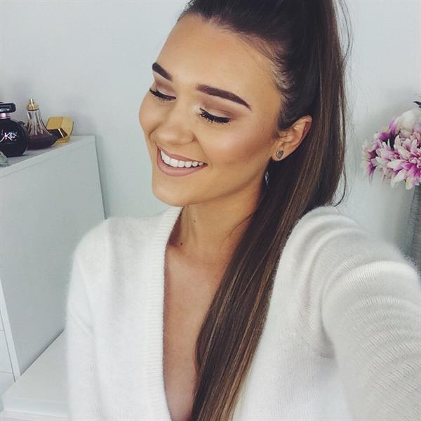 Shani Grimmond taking a selfie