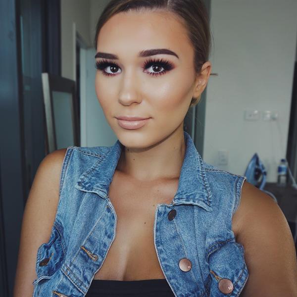 Shani Grimmond taking a selfie