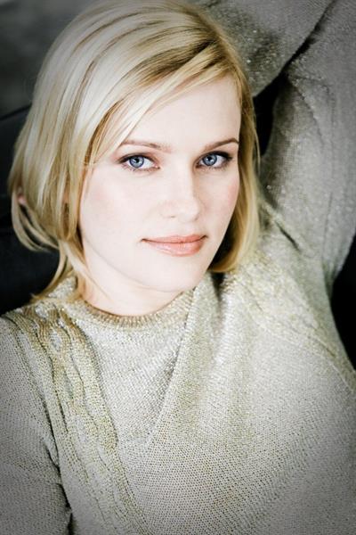 Nicholle Tom