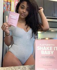 Tiara Yvonne in lingerie