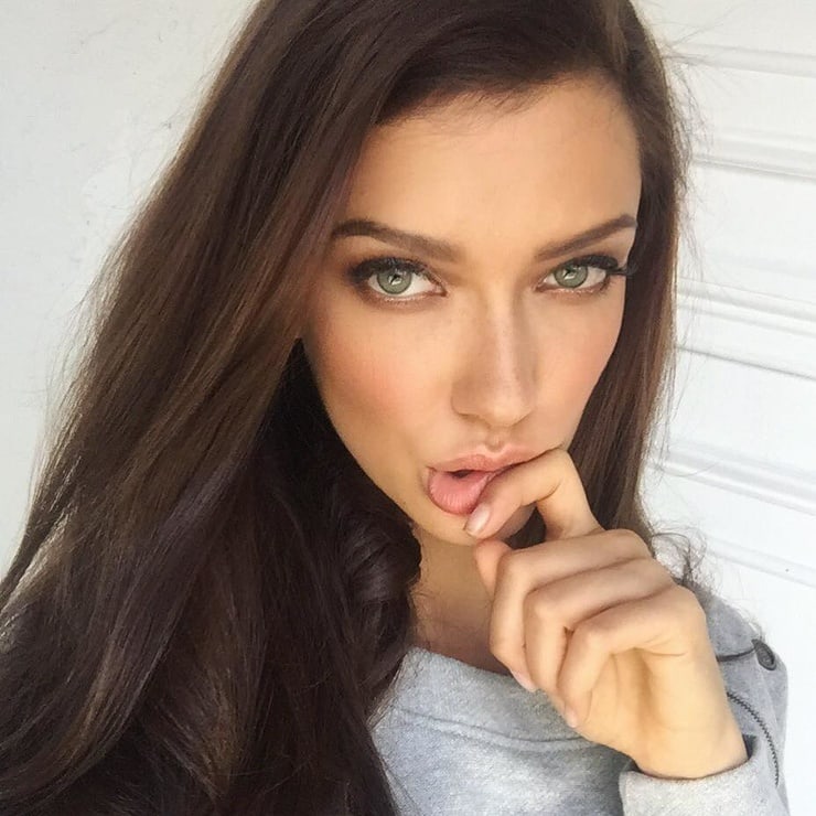 Anna-Christina Schwartz taking a selfie