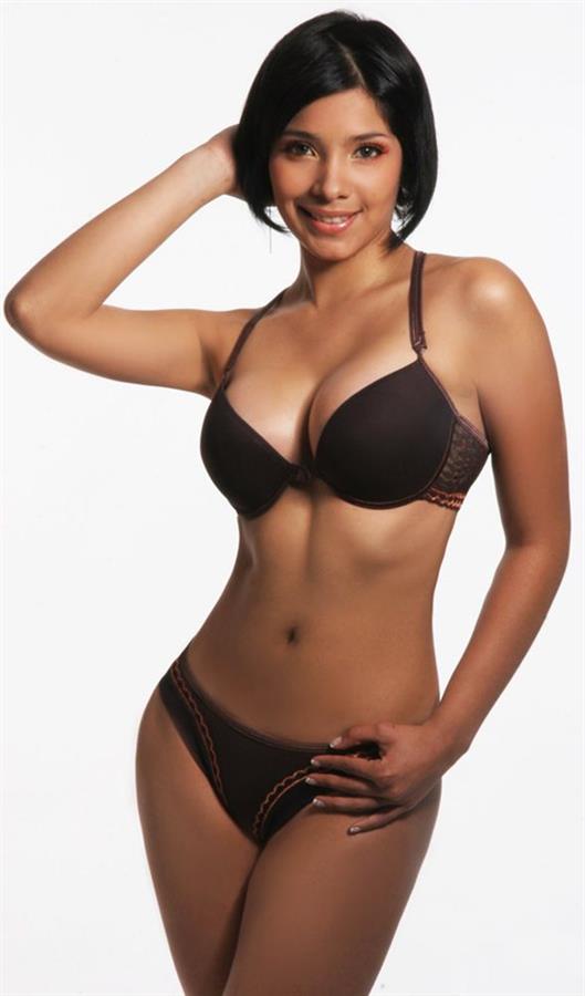 Elody Gamarra in a bikini