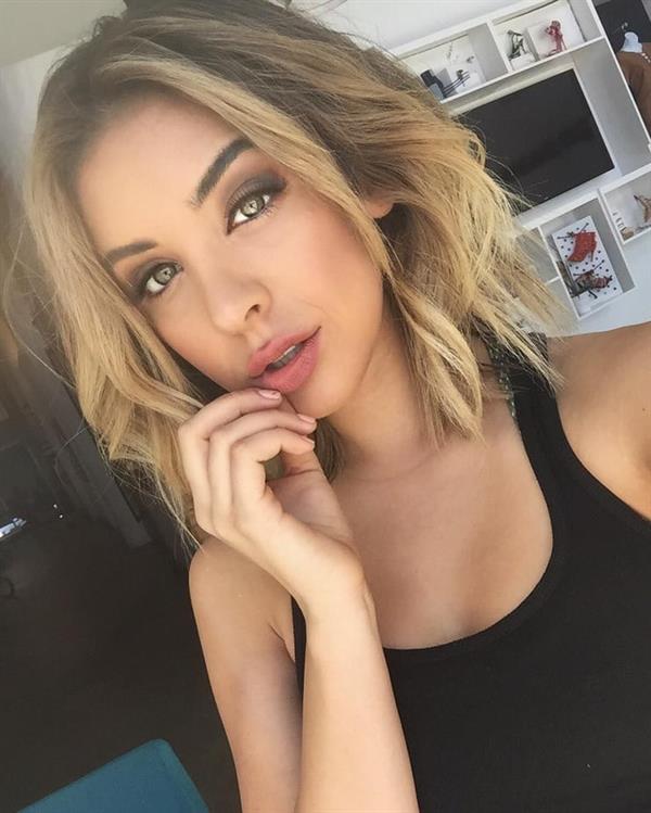 Nadia Mejia taking a selfie