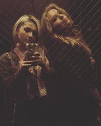 Abigail Breslin taking a selfie