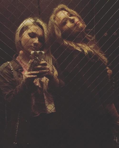 Abigail Breslin taking a selfie