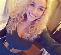 Zimra Geurts taking a selfie