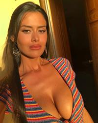 Eva Padlock taking a selfie