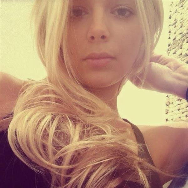 Danielle Knudson taking a selfie