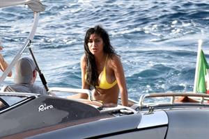Nicole Scherzinger in a sexy bikini on a boat in Capri showing her ass and nice cleavage seen by paparazzi.












