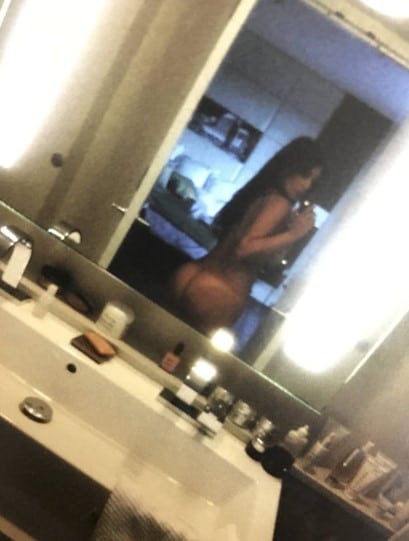 Naked kim kardashian mirror Kim Kardashian