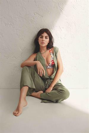 Georgina Rodriguez sexy bikini photo shoot showing some nice cleavage she is Cristiano Ronaldo's girlfriend.






