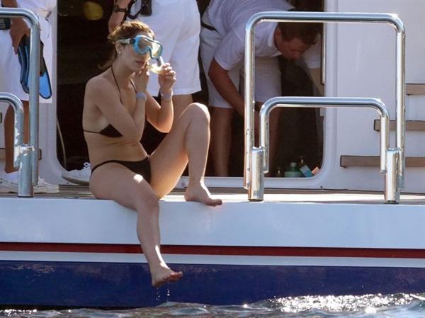Katharine McPhee sexy bikini nip slip seen by paparazzi.




