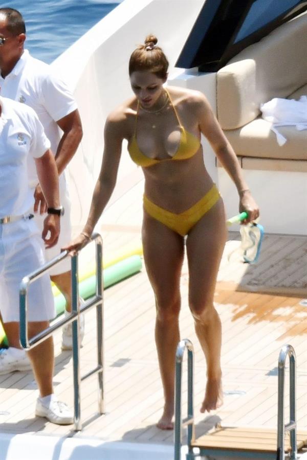 Katharine McPhee in a sexy thong bikini seen by paparazzi showing her ass and boobs.










