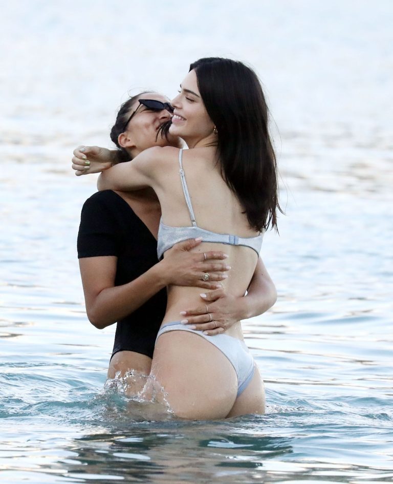 Kendall Jenner sexy ass in a thong bikini seen by paparazzi in the water at the beach.




























