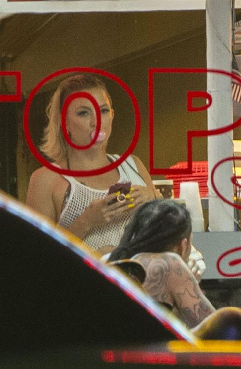 Kate Hudson looking sexy in a bikini top seen by paparazzi.


















