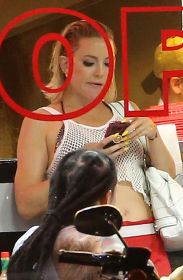 Kate Hudson looking sexy in a bikini top seen by paparazzi.


















