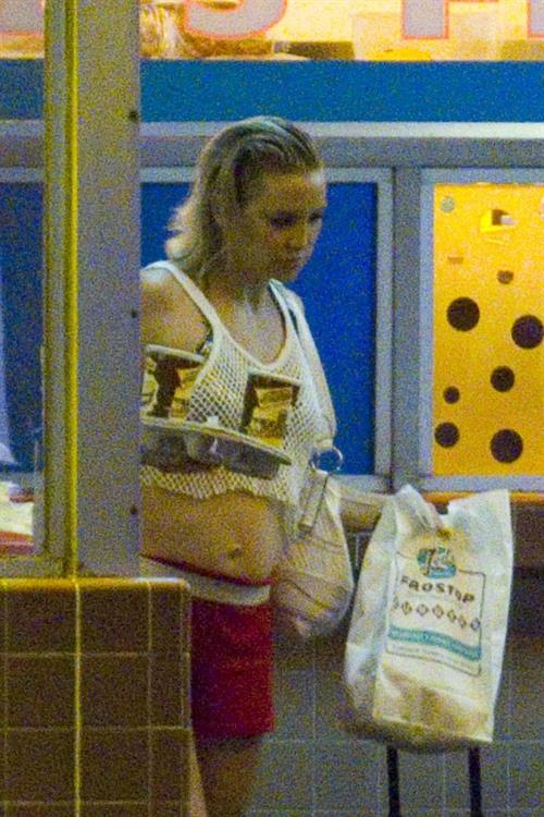 Kate Hudson Pictures Kate Hudson looking sexy in a bikini top seen by paparazzi.