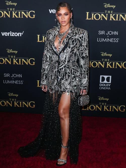 Beyoncé Knowles Pictures Beyonce braless boobs and areola peek showing off nice cleavage on the red carpet for the premiere of The Lion King .