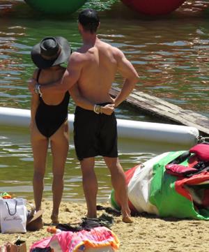 Elsa Pataky sexy ass and cleavage in a swimsuit seen by paparazzi with Chris Hemsworth.














