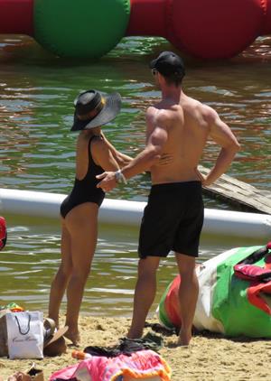 Elsa Pataky sexy ass and cleavage in a swimsuit seen by paparazzi with Chris Hemsworth.














