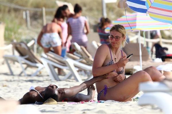 Paola Egonu caught topless at the beach with her nude boobs exposed seen by paparazzi with Francesca Piccinini and Jovana Stevanovic.



















