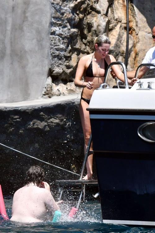 Kristen Stewart Bikini Pictures Kristen Stewart nude boobs caught topless by paparazzi tanning on a boat.