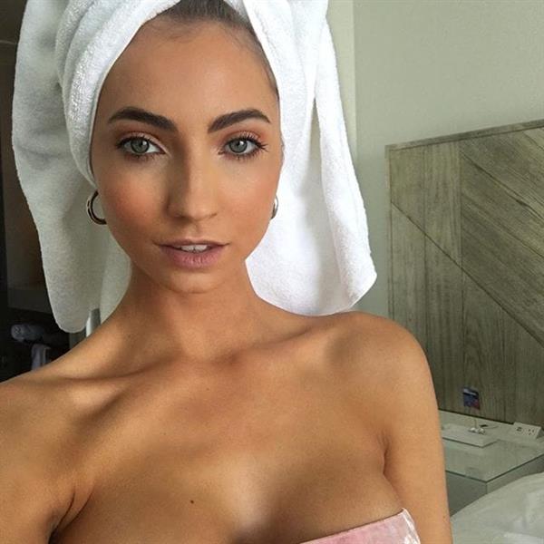 Anna Louise taking a selfie