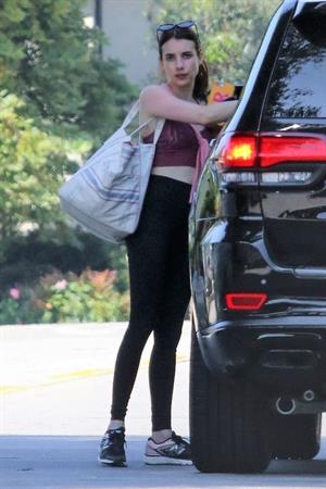 Emma Roberts sexy little ass and thigh gap in tight pants seen by paparazzi with Garrett Hedlund.



