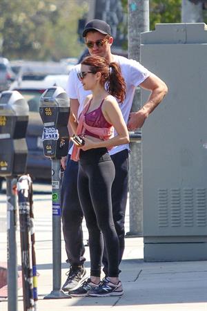 Emma Roberts sexy little ass and thigh gap in tight pants seen by paparazzi with Garrett Hedlund.



