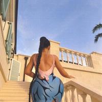 Kylie Jenner sexy ass booty in a dress.







