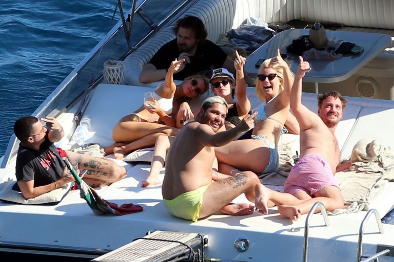 Kristen Stewart Bikini Pictures Kristen Stewart and Stella Maxwell sexy lesbians making out on a boat in bikinis seen by paparazzi.