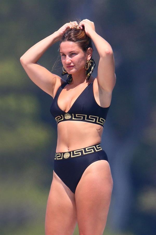 Sam Faiers sexy in a black versace bikini seen by paparazzi showing nice cleavage.






















