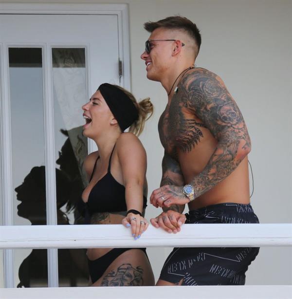 Olivia Buckland sexy ass in a bikini seen by paparazzi with Alex Bowen.







































