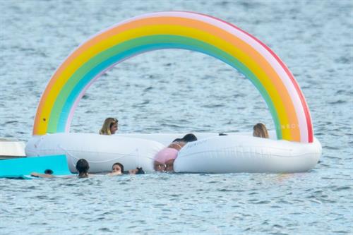 Priyanka Chopra sexy ass in a bikini partying on a yacht seen by paparazzi.










































